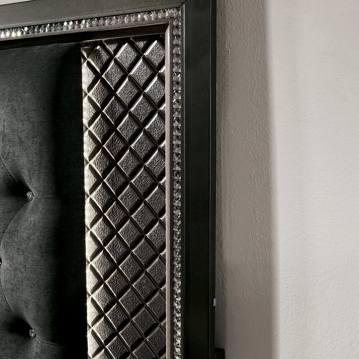 Eastern King Metallic Gray and Black Bed R9318