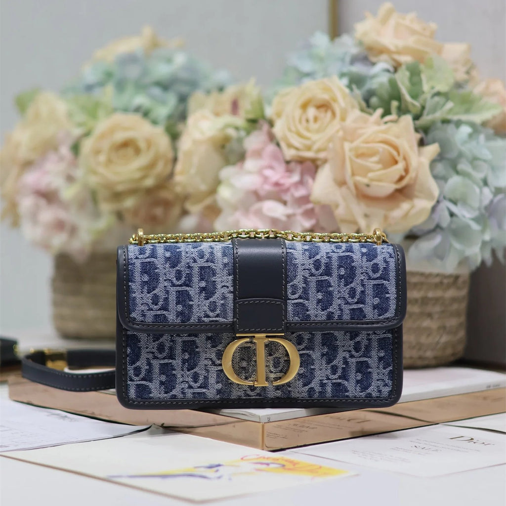 Bag with Chain C557888