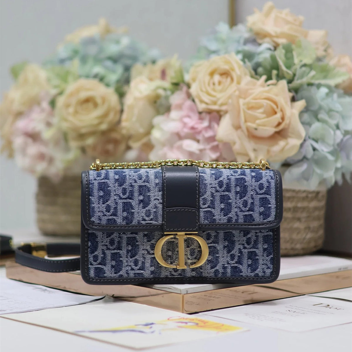Bag with Chain C557888