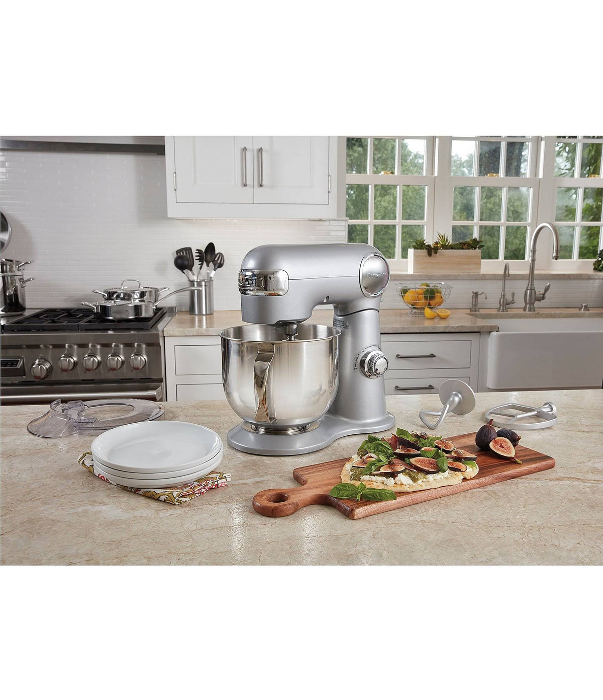 Black 5.5-Quart Stand Mixer I665