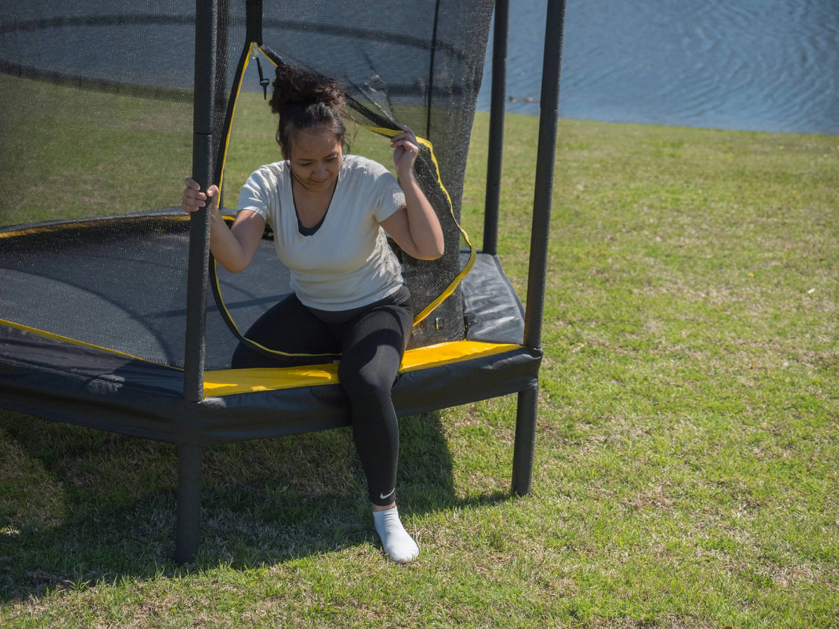 7.5-Foot Trampoline with Enclosure S815