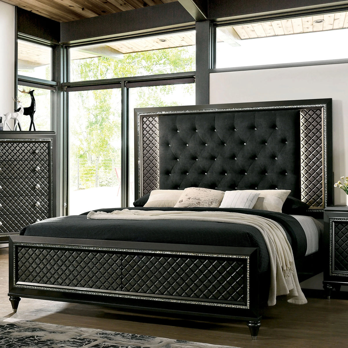 Eastern King Metallic Gray and Black Bed R9318