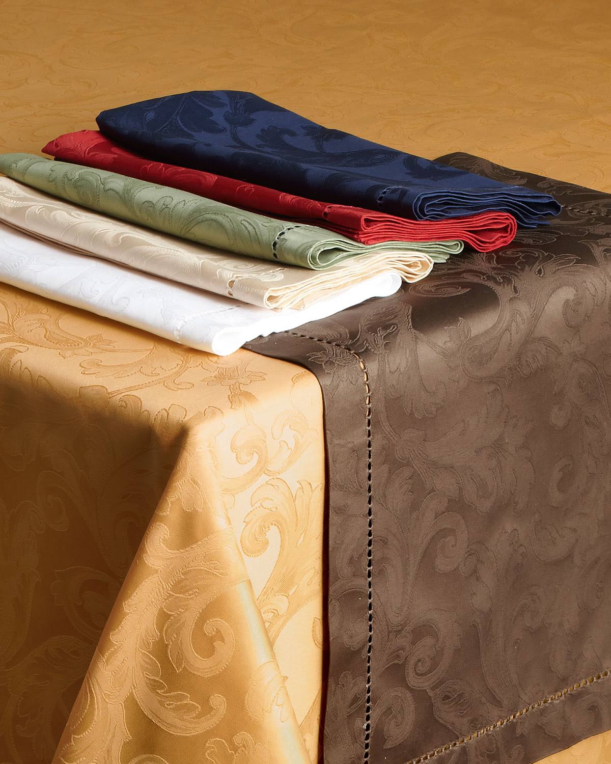 Sapphire Table Linens I8919