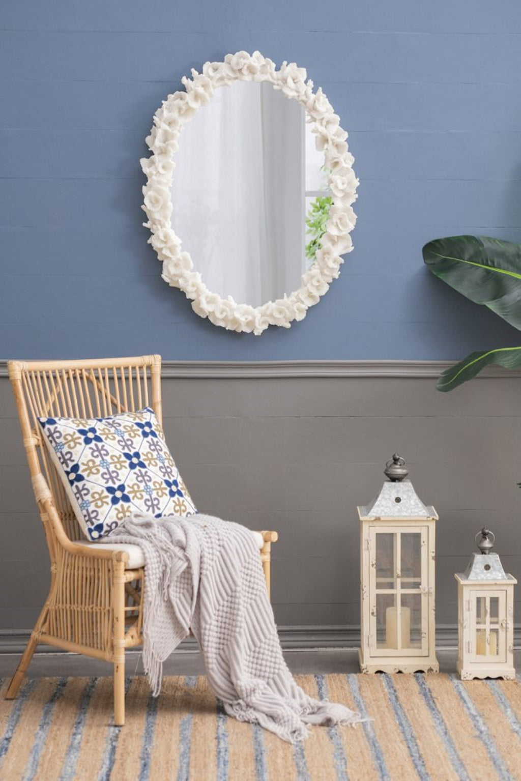 White Oval Wall Mirror H93868