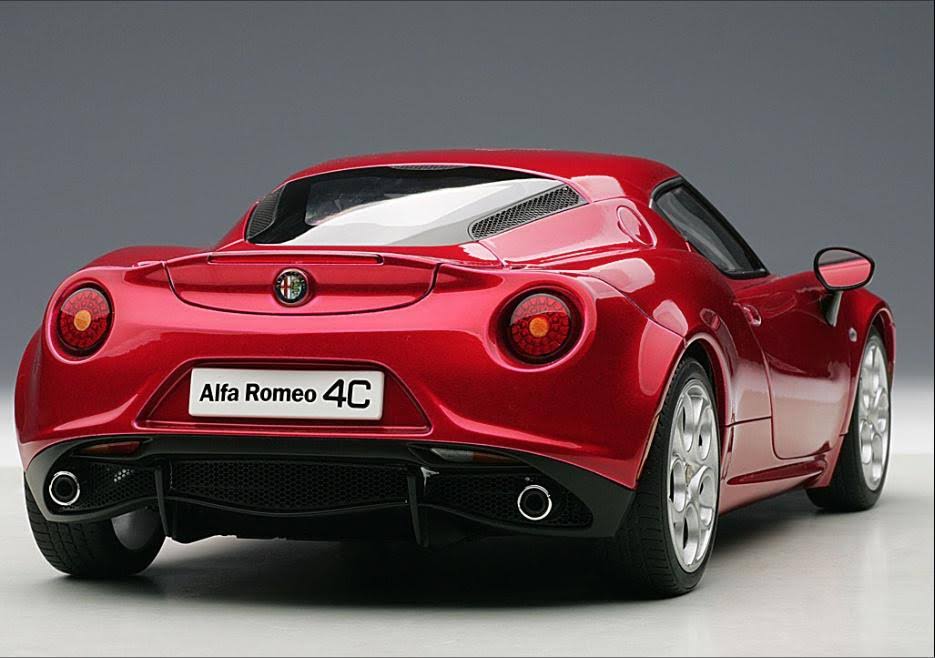 1/18 Alfa Romeo 4C Metallic Red Z584700