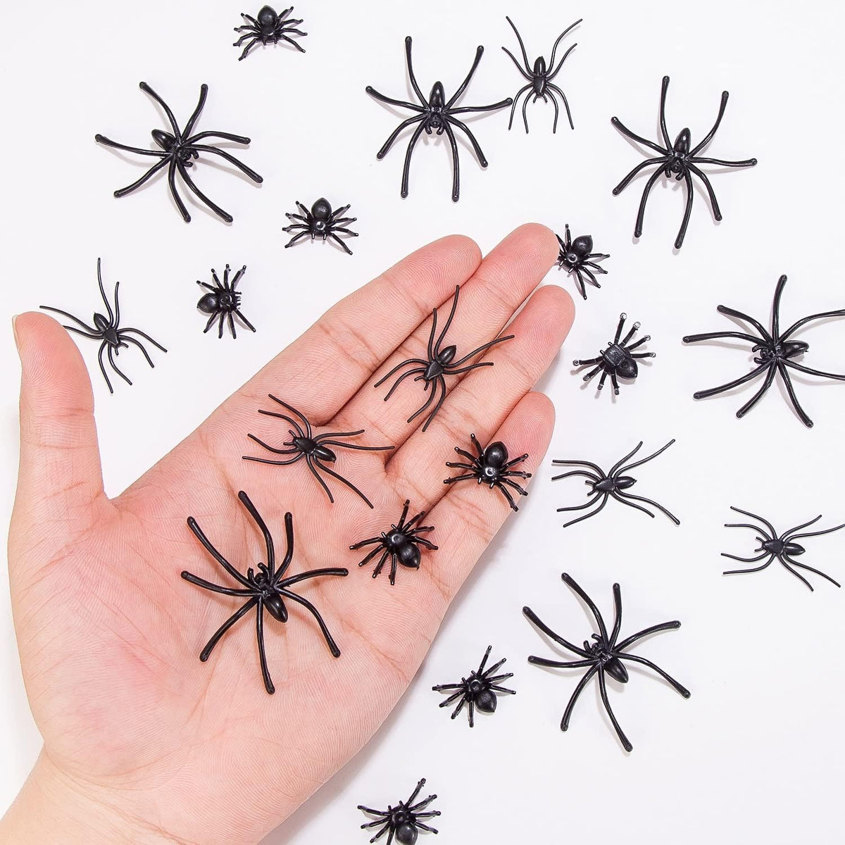 120 Pieces Black Plastic Spiders 3 Sizes V367415