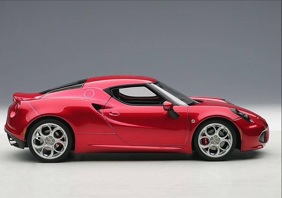 1/18 Alfa Romeo 4C Metallic Red Z584700