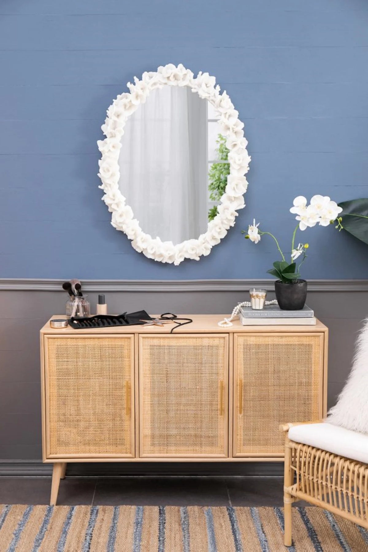 White Oval Wall Mirror H93868