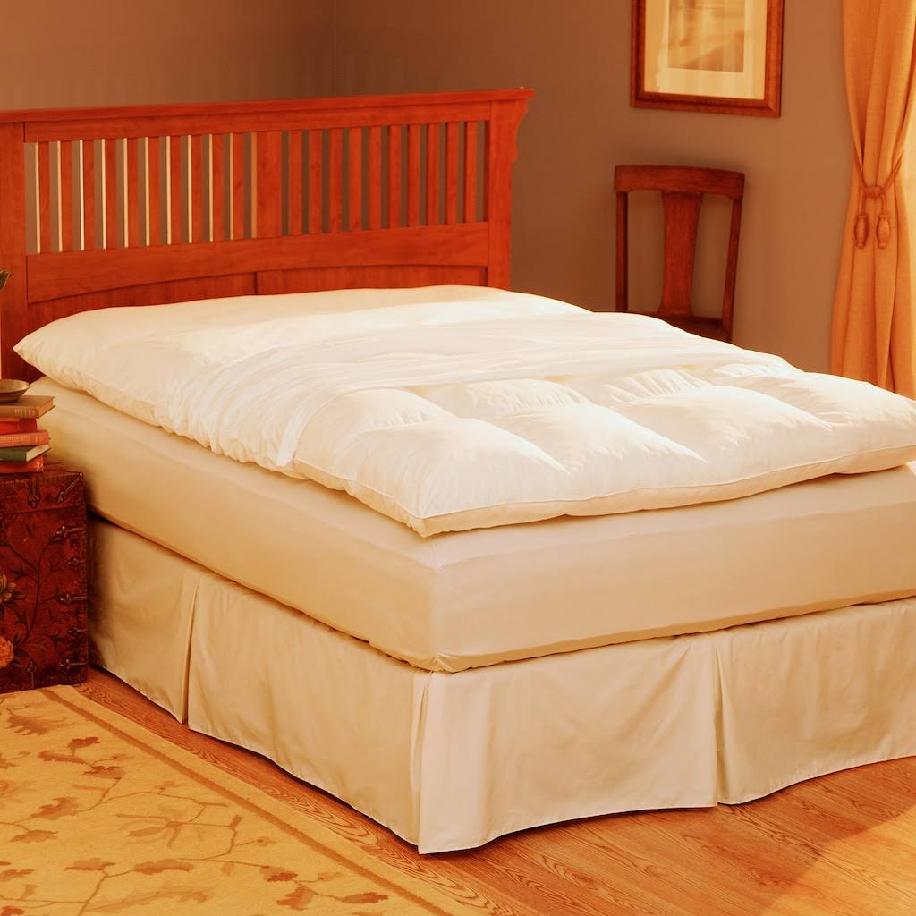 California King Featherbed Protector in White I50352