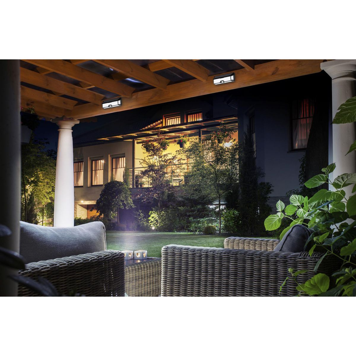 1000 Lumen Solar Powered Motion Activated Waterproof Security Light S433698