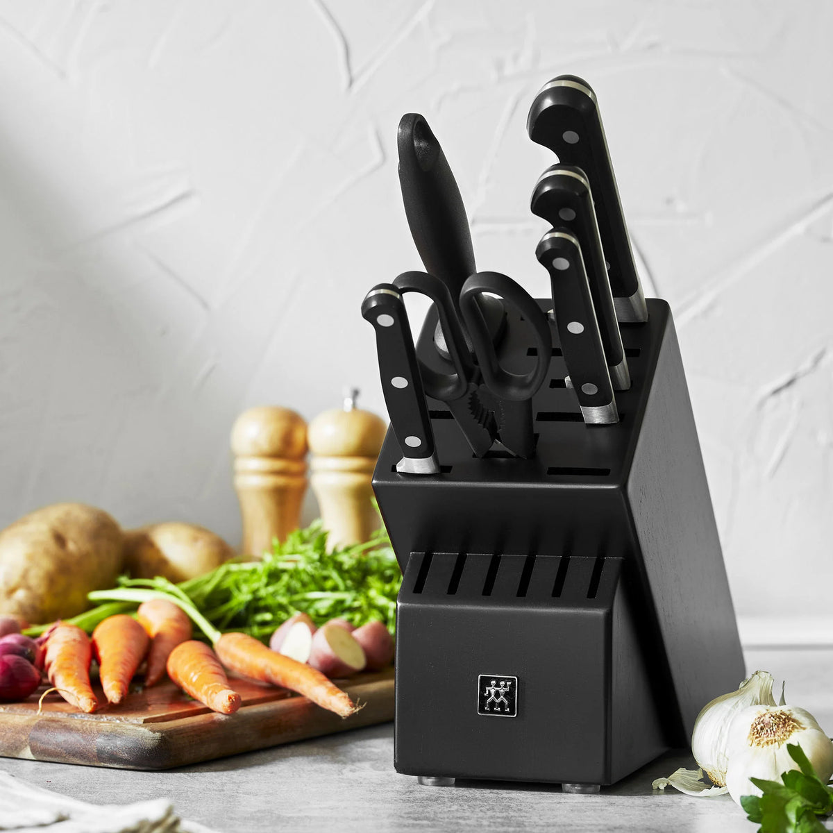 7pc Knife Set in Black Rubberwood Block Q1869