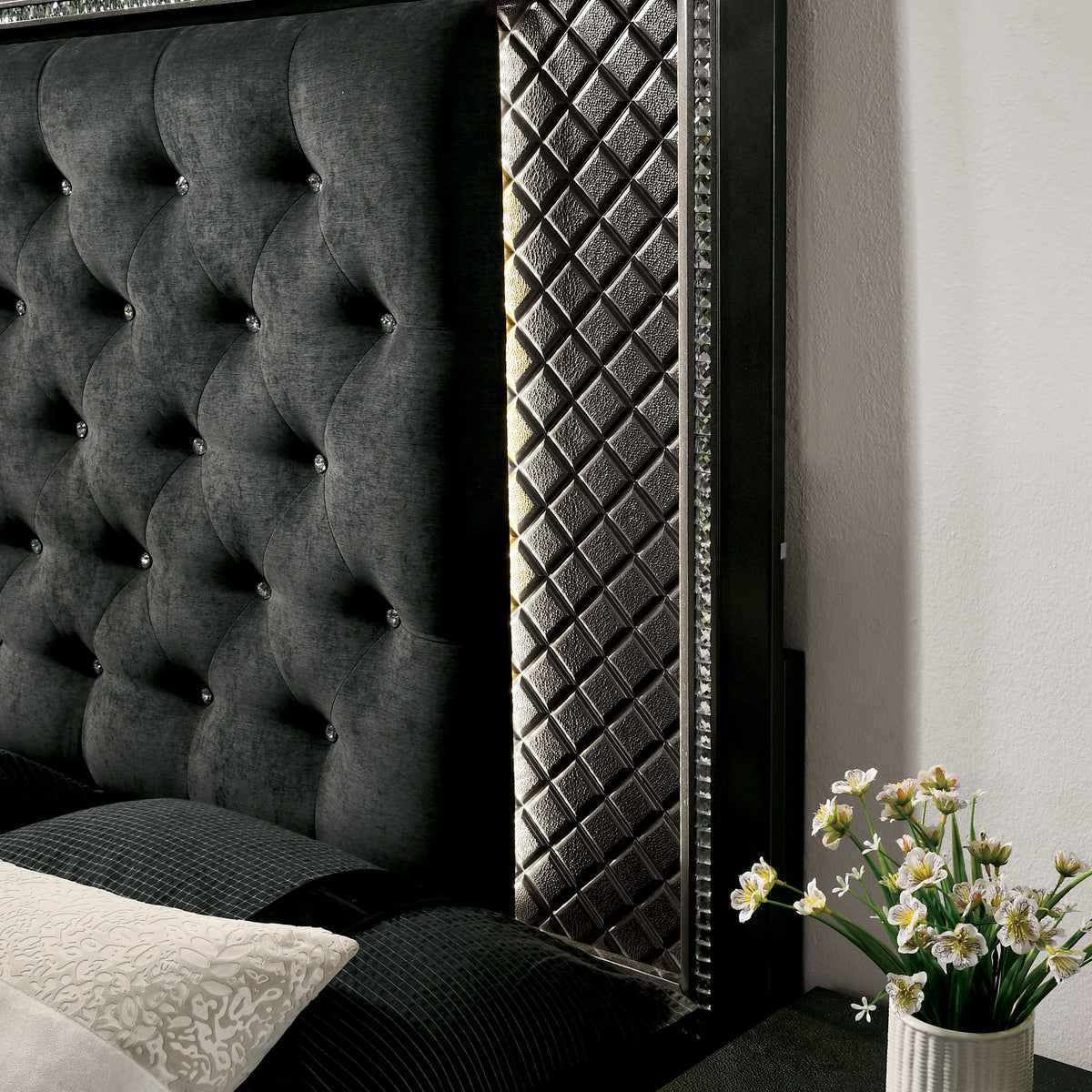 Eastern King Metallic Gray and Black Bed R9318