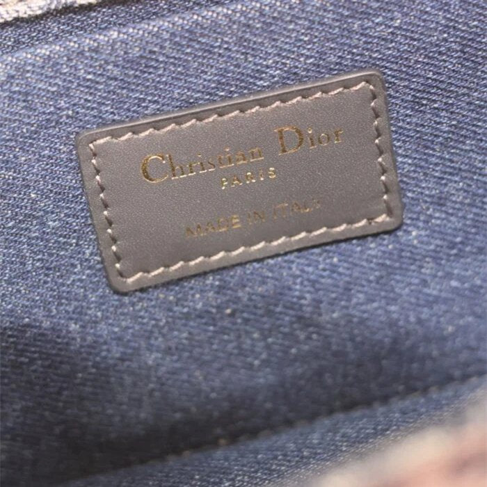 Bag with Chain C557888