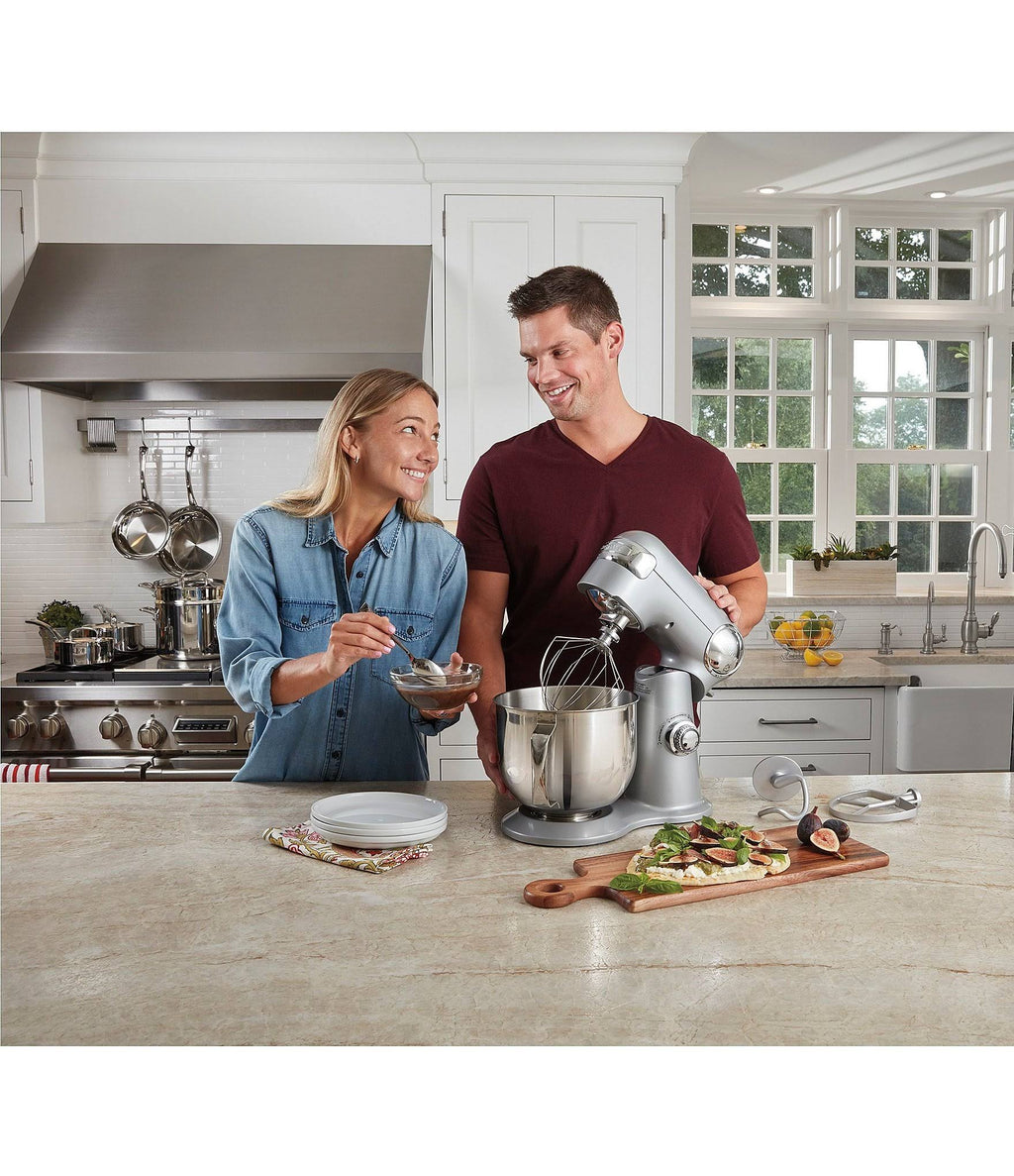 Black 5.5-Quart Stand Mixer I665